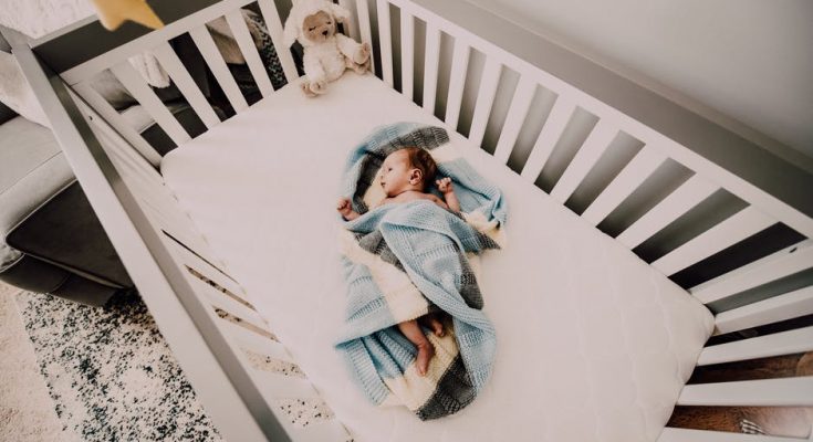 What should a mother consider when choosing a crib (3).jpg