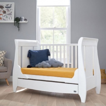 Comfortable Baby Crib with Solid Wood for Kid Bed Room Furniture Modern Baby Cribs